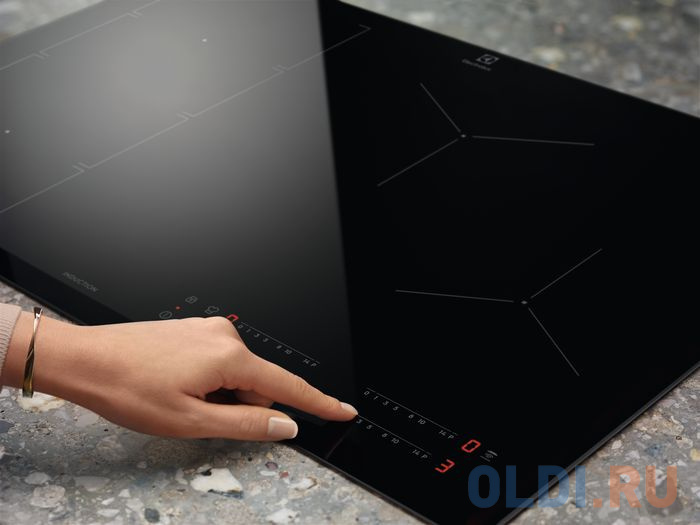 Варочная панель индукционная Electrolux EIS824 черный Варочная панель индукционная Electrolux EIS824 черный фото